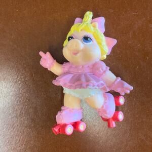 1986‎ McDonalds Happy Meal Muppet Babies Miss Piggy On Roller Skates Figure